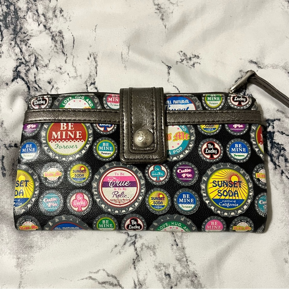 ⭐️2 for $15⭐️ Snap-Close Medium Relic Wallet - Bottle Cap Print